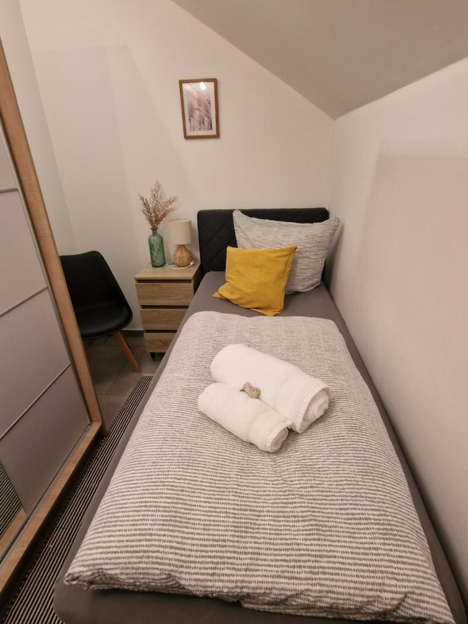 Ferienwohnung - Nachtigall 1 Бад-Херсфельд Экстерьер фото